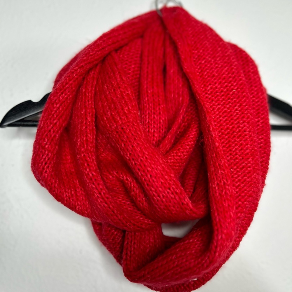 Infinity red knit scarf